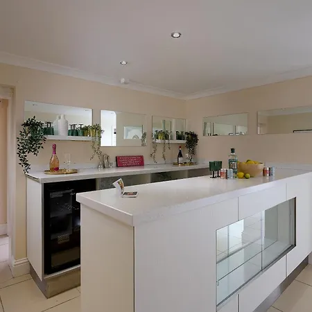 Spacious Home For Large Families And Contractors Wolverhampton Exterior photo