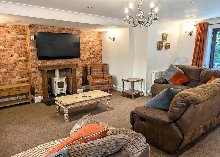 Spacious Home For Large Families And Contractors