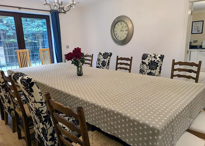 Spacious Home For Large Families And Contractors
