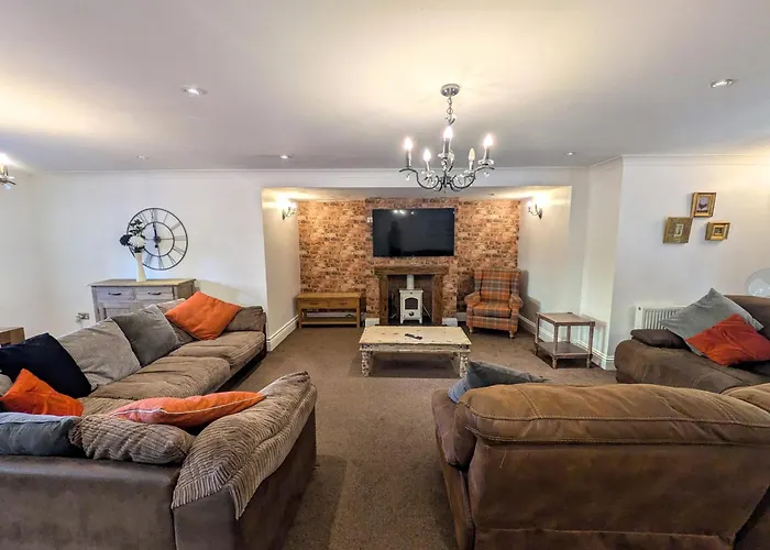 Spacious Home For Large Families And Contractors