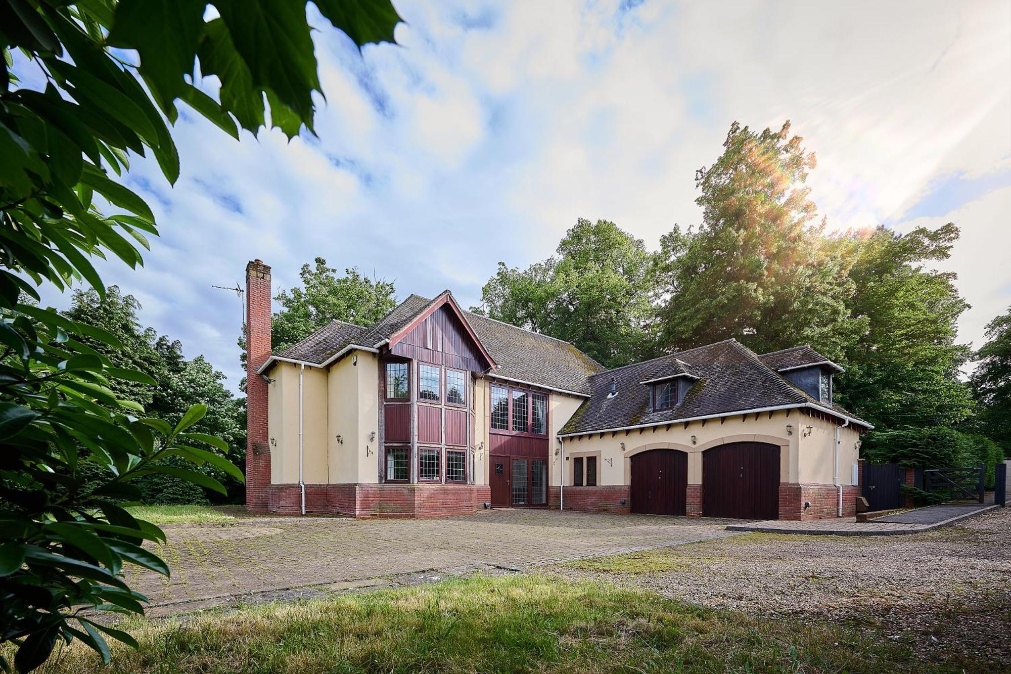 Spacious For Large Families And Contractors * Wolverhampton