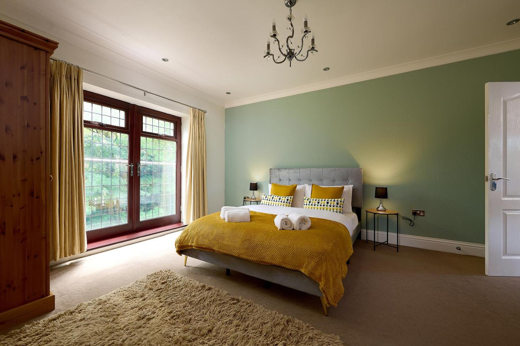 Spacious For Large Families And Contractors Wolverhampton