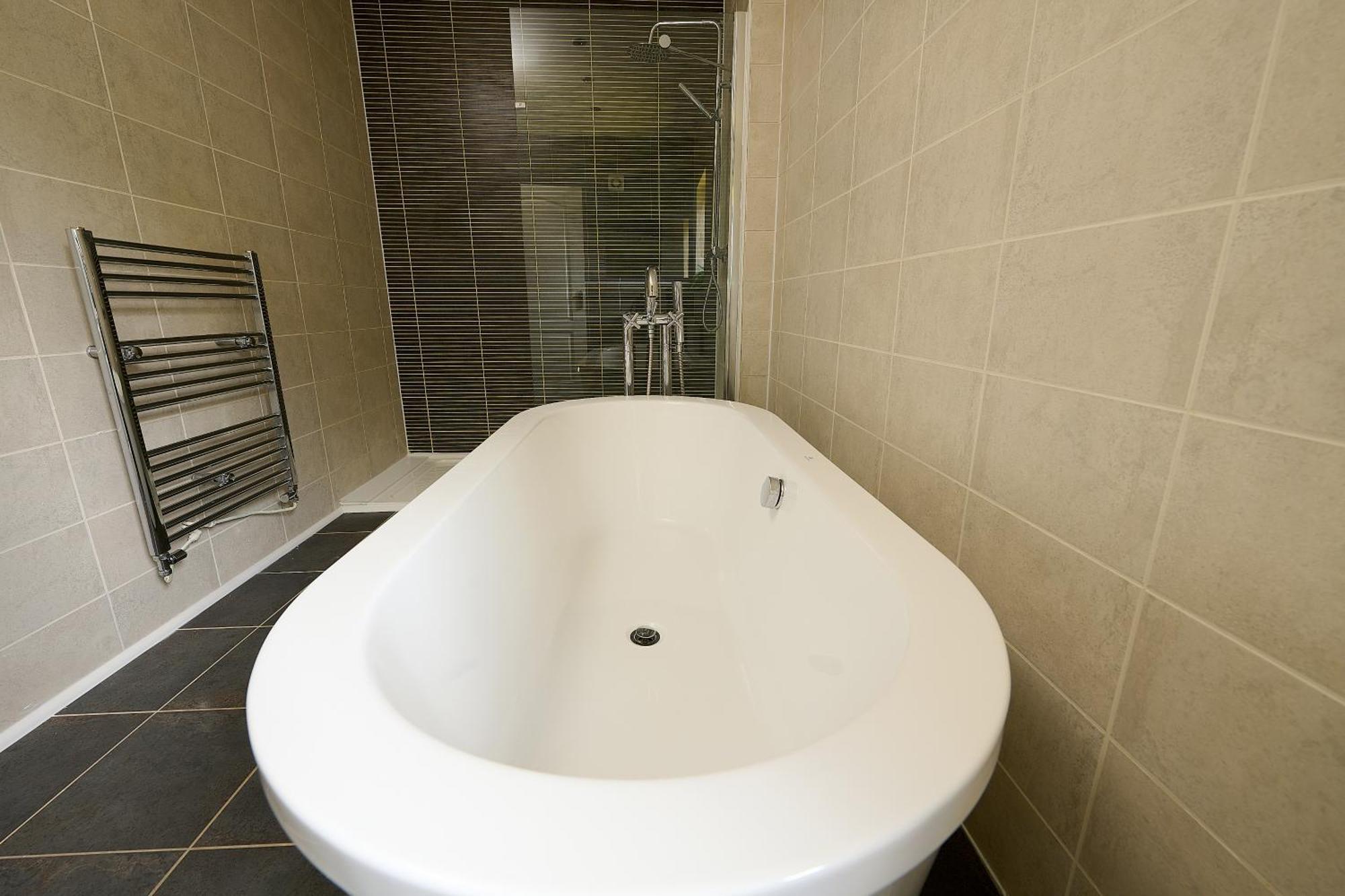 Spacious For Large Families And Contractors * Wolverhampton