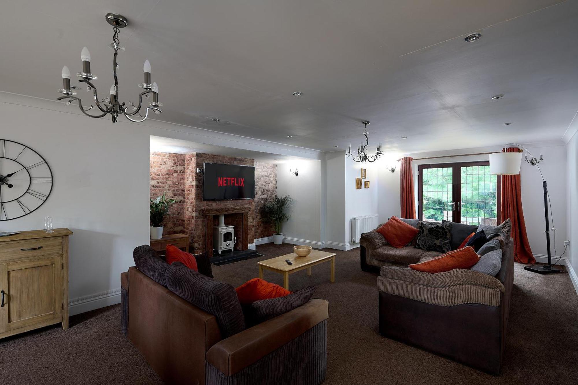 Holiday home Spacious For Large Families And Contractors
