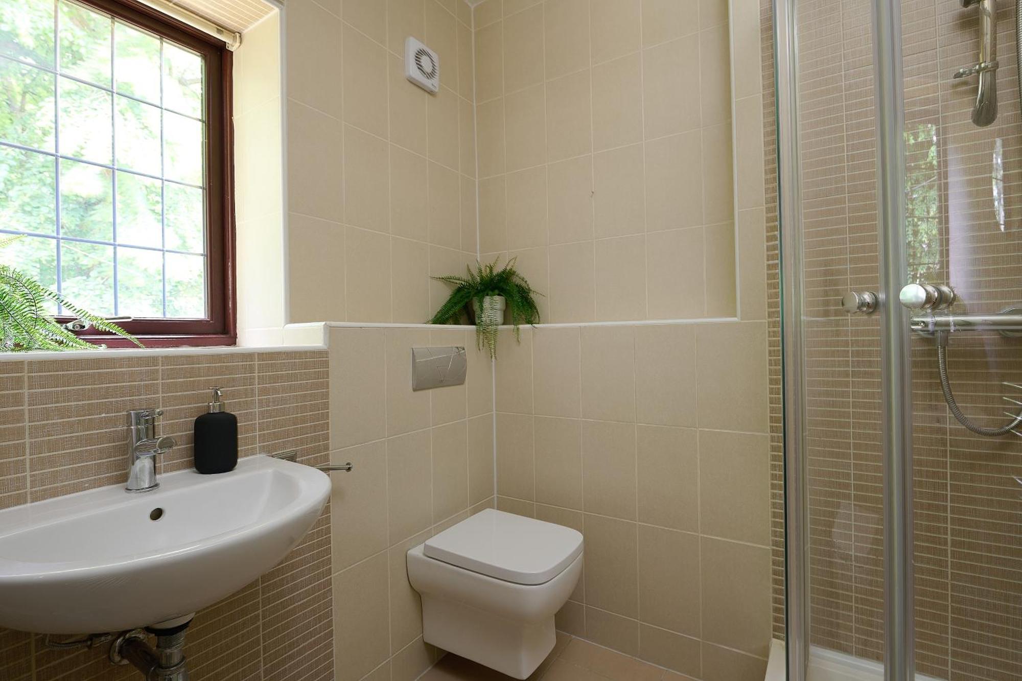 Holiday home Spacious For Large Families And Contractors Wolverhampton
