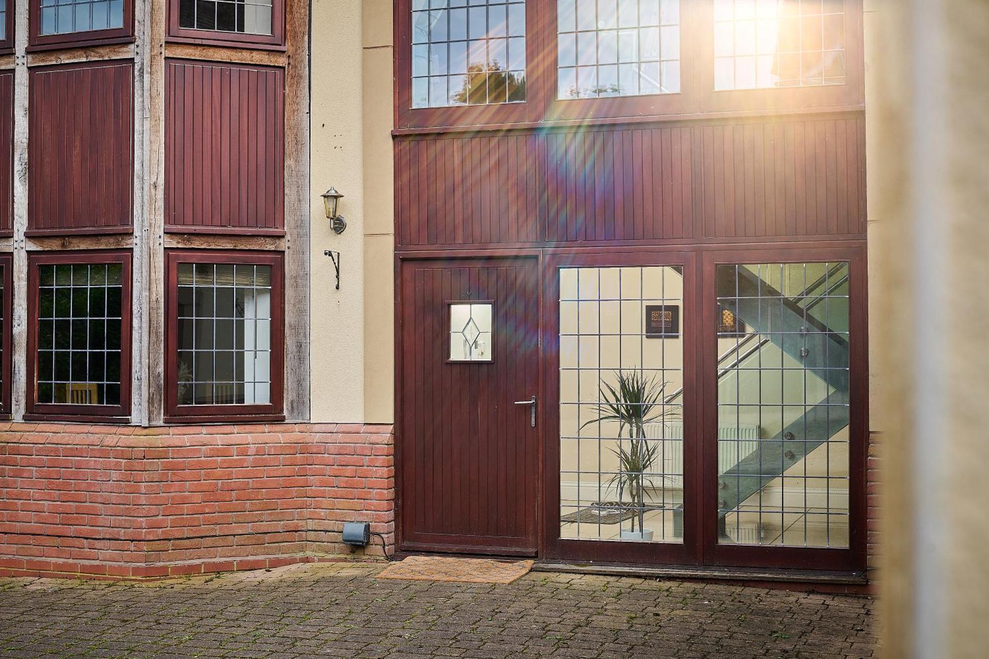 Spacious For Large Families And Contractors Wolverhampton