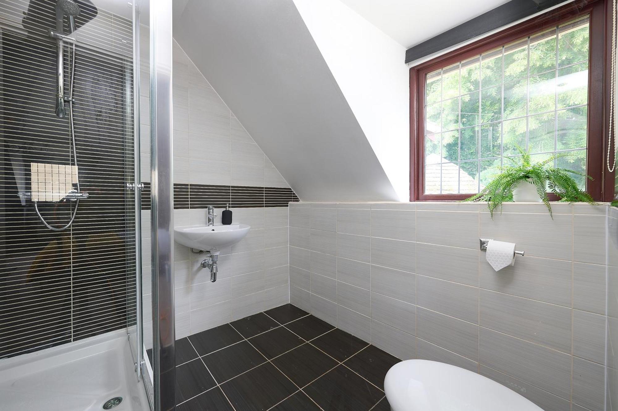 Spacious For Large Families And Contractors Holiday home Wolverhampton