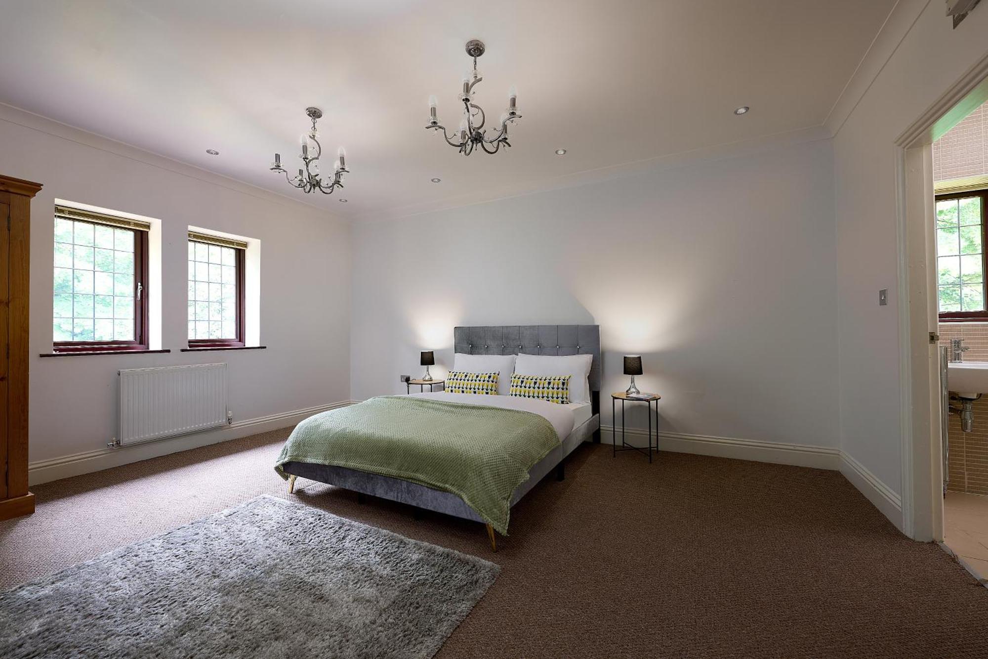 Spacious For Large Families And Contractors Holiday home Wolverhampton