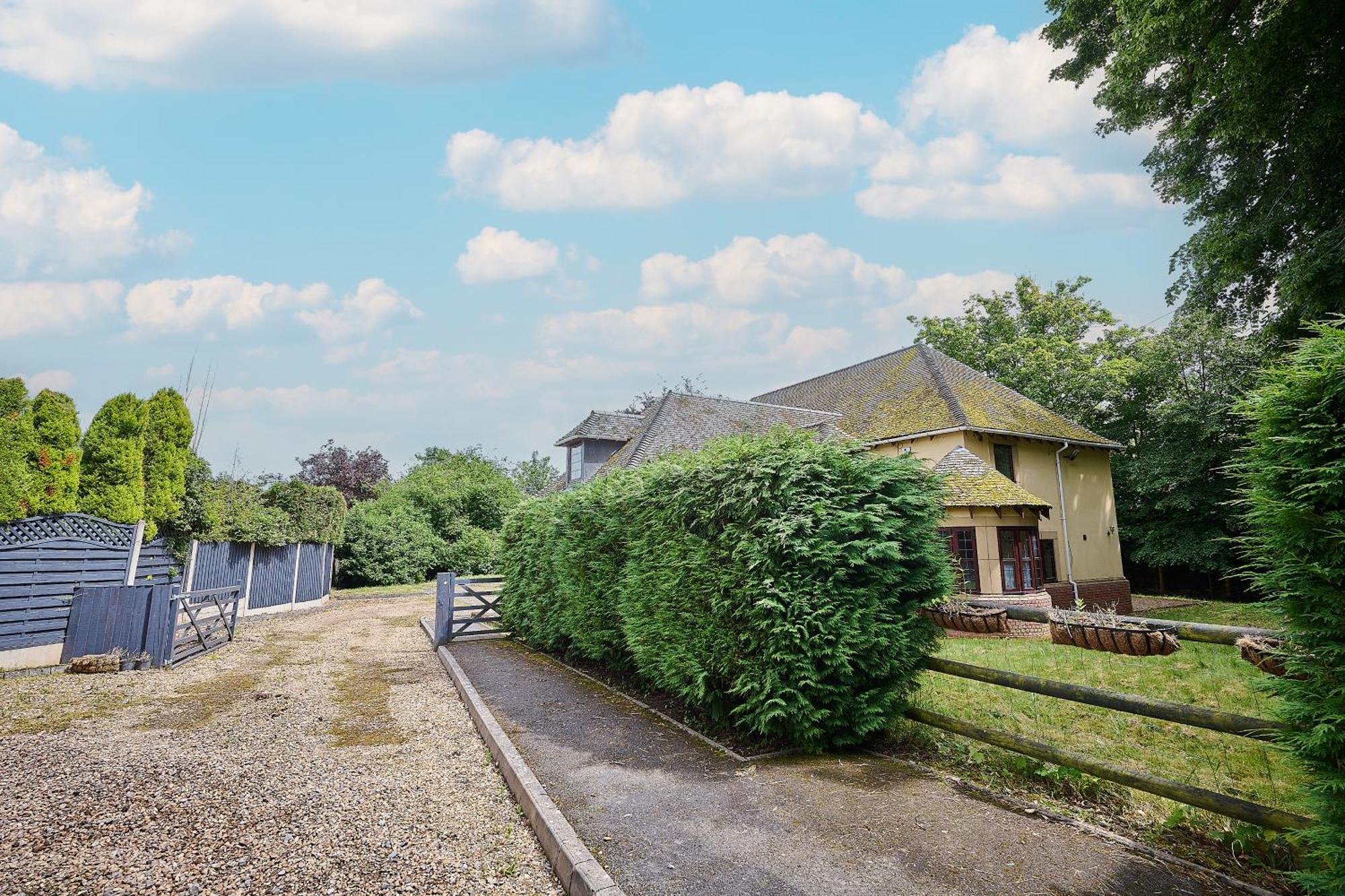 Spacious For Large Families And Contractors Holiday home Wolverhampton