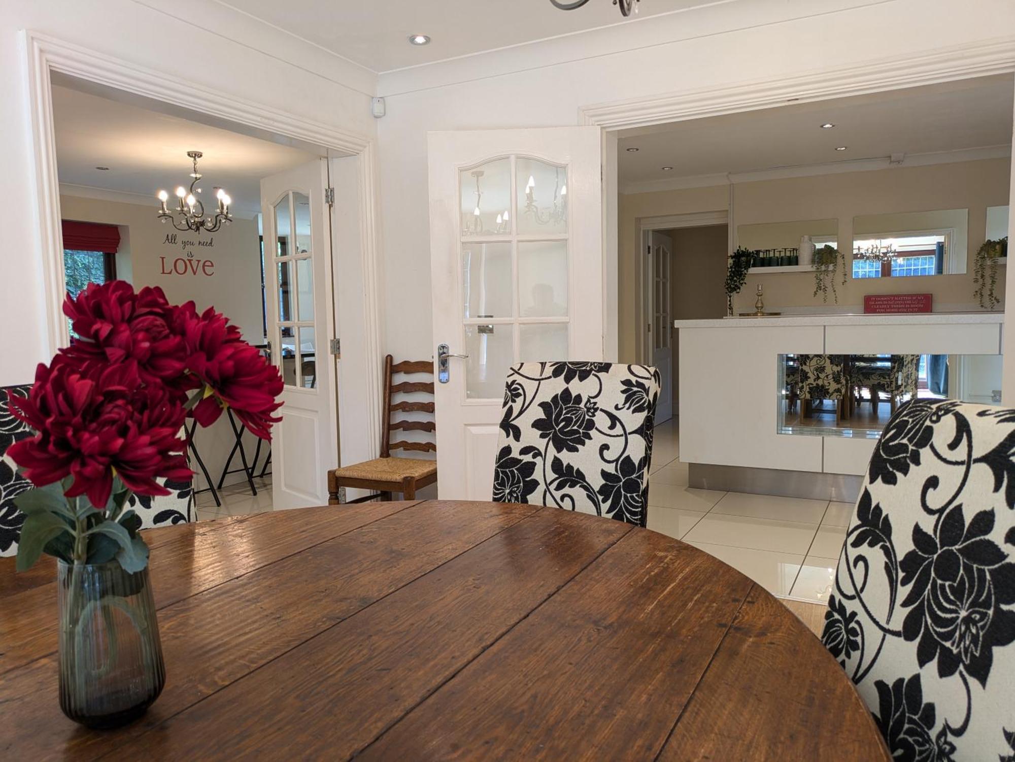 Spacious For Large Families And Contractors *