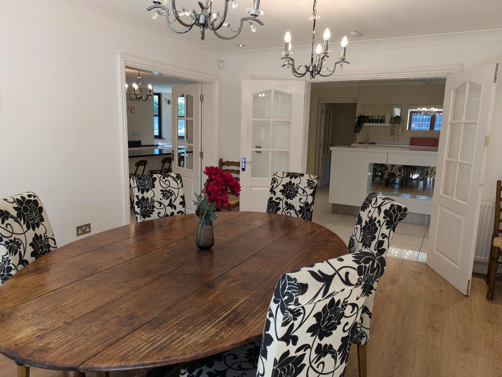 Holiday home Spacious For Large Families And Contractors