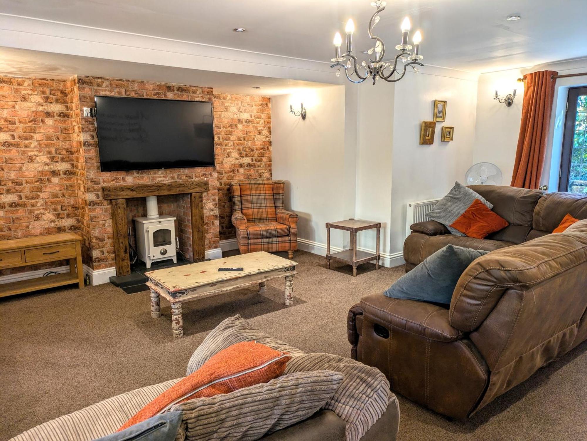 Spacious For Large Families And Contractors