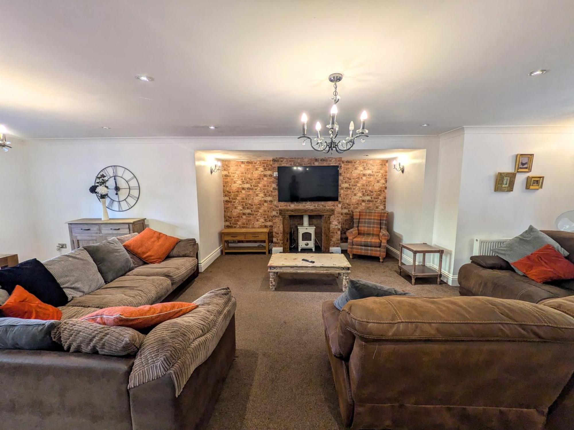 Spacious For Large Families And Contractors Wolverhampton