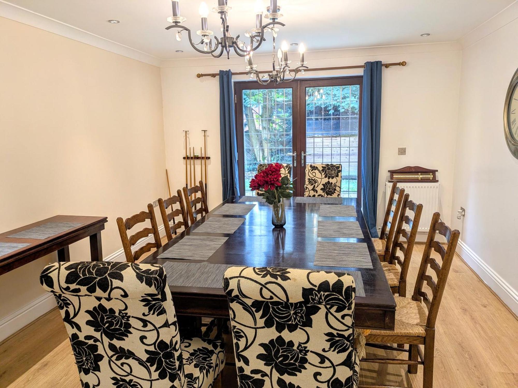 Holiday home Spacious For Large Families And Contractors